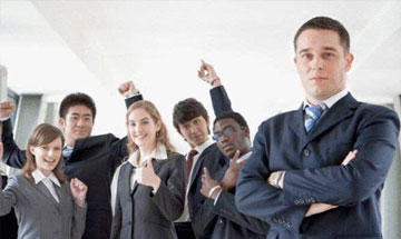 百名服務(wù)團(tuán)隊(duì)